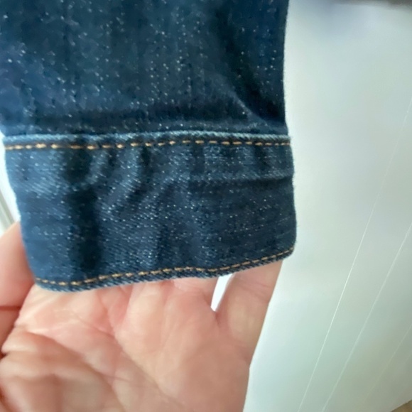 GUC Gap dark wash jean jacket size M - Picture 4 of 8